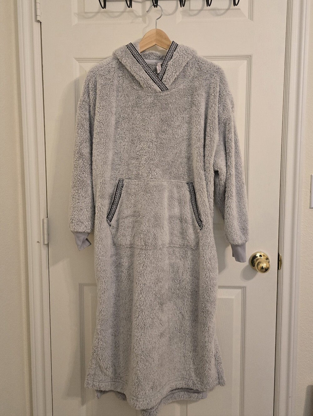 Joyspun Hooded Plush Lounger